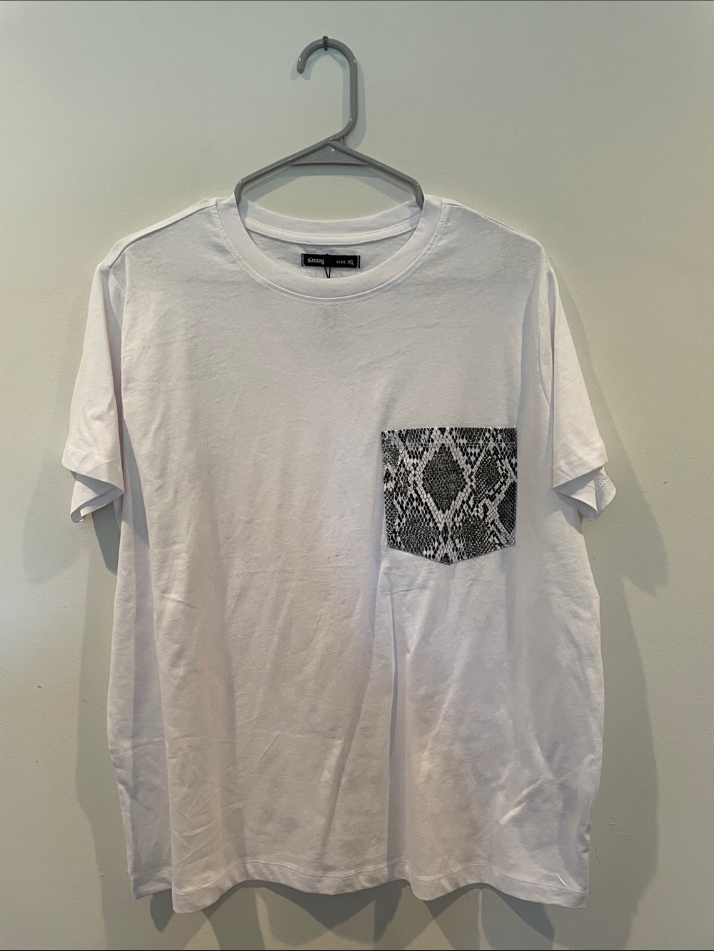 White T-Shirt with Snake Print Pocket